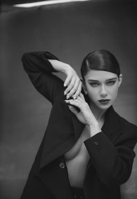 Milana Vino onlyfans fotos