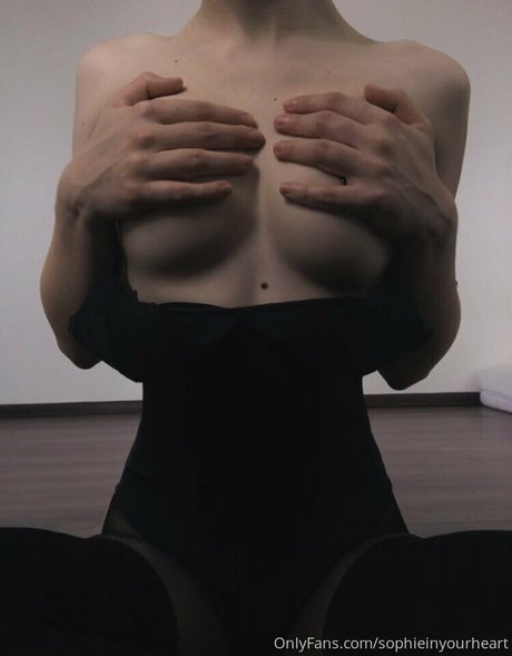 sophieinyourheart hot onlyfans