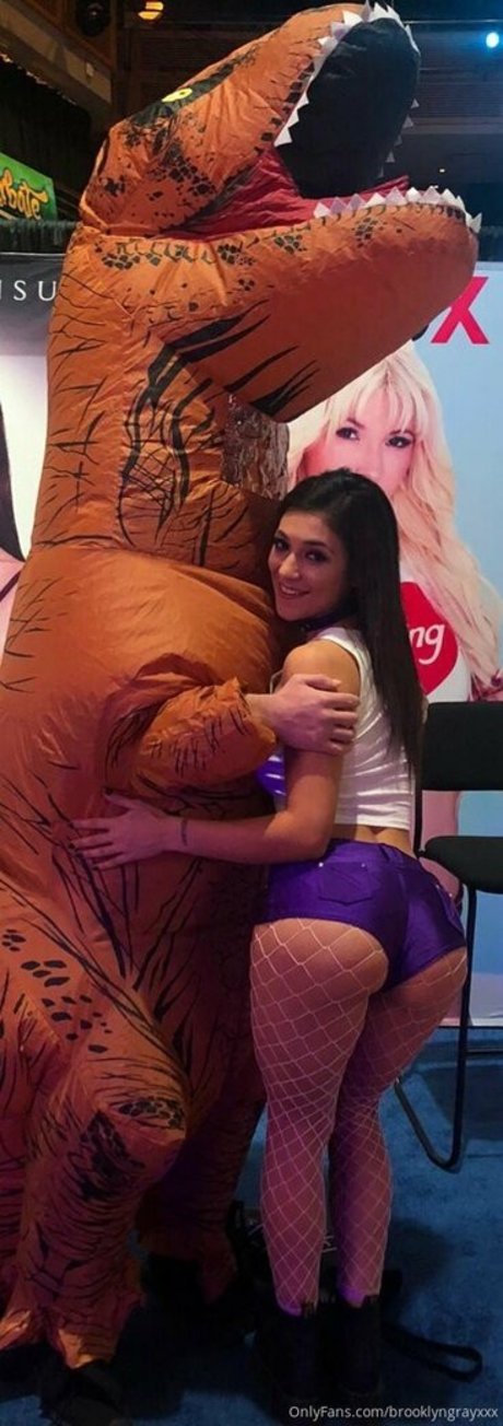 brooklyngrayxxx naked onlyfans pics
