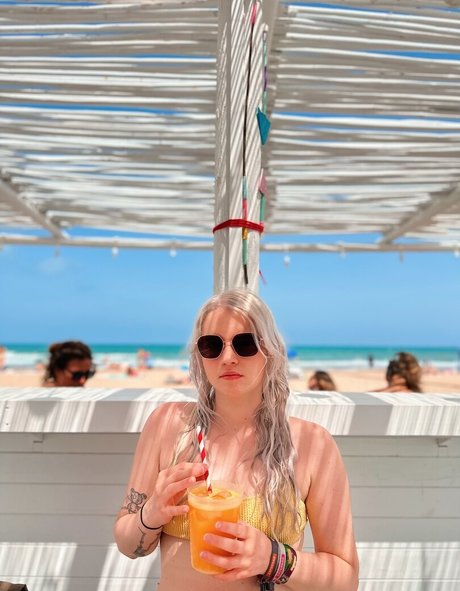 Larissa Zeeuwe only fans pictures