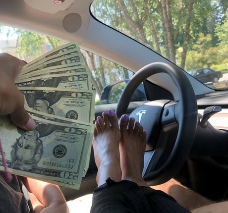 Sinister Simone onlyfans desnuda