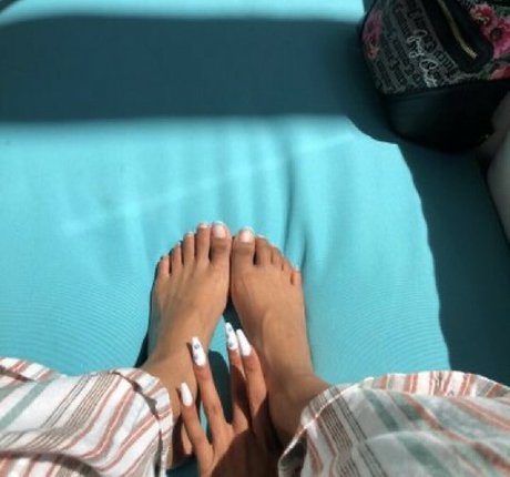 Sinister Simone onlyfans explicit content