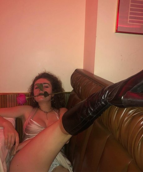 Rachel Sennott pics onlyfans