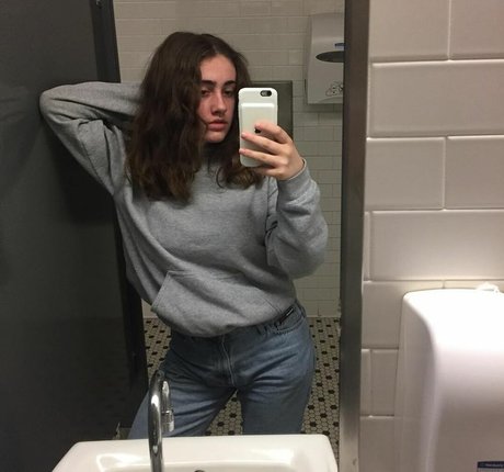 Rachel Sennott Profile pic