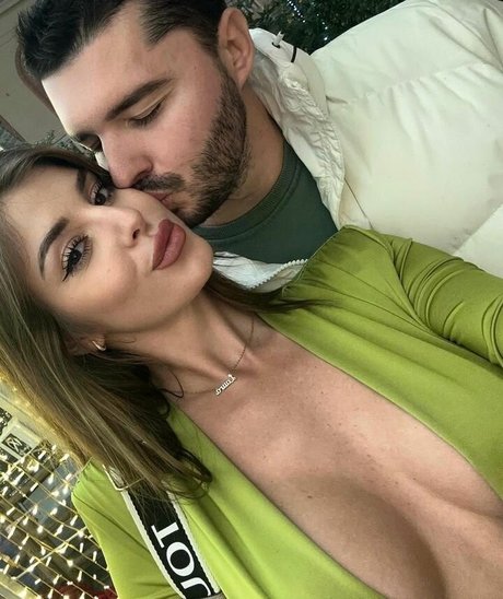 lauramedinarb onlyfans public photos