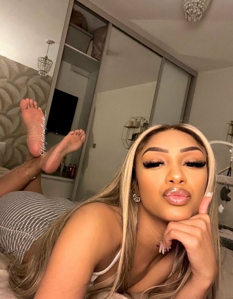 herfeetonfleek_ Profile pic