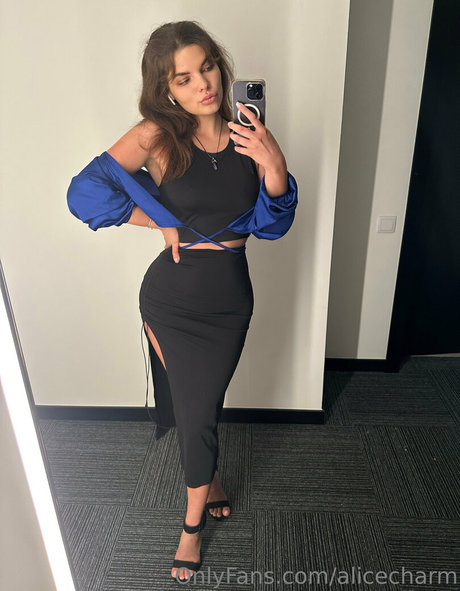 alicecharm onlyfans pic