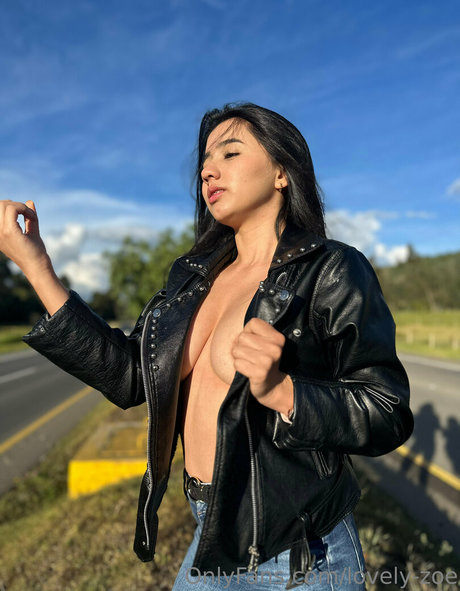 lovely zoe Profile pic