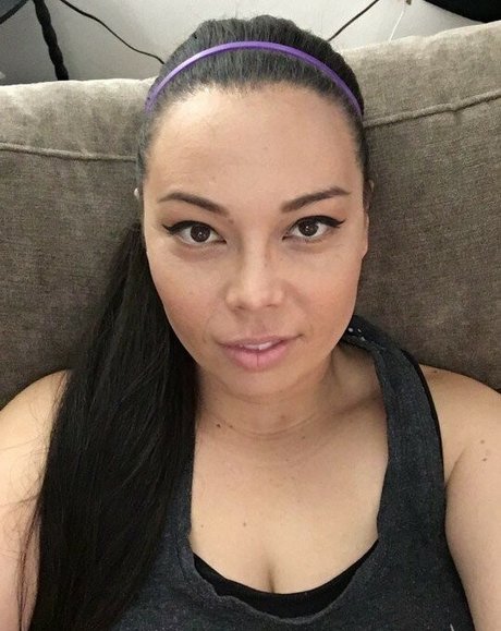 Molly Songbird only fans review