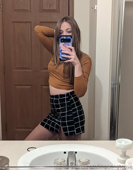 lingeringtease onlyfans nude tits