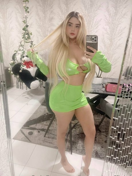 babycaroofficialllll strip onlyfans