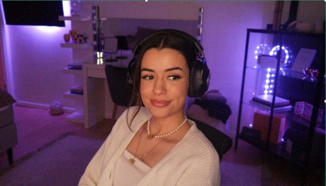 NoraExplorer boobs onlyfans