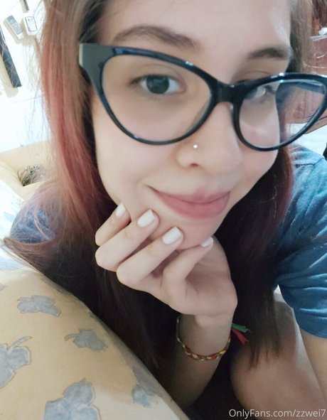 zzwei7 onlyfans boobs