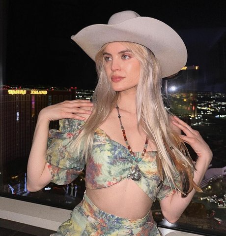 Zandi Holup onlyfans for free