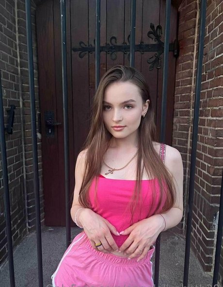 angelelizabeth28 strip onlyfans