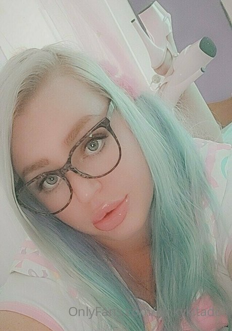 kinkykitadoll onlyfans content type