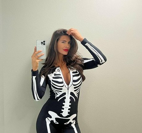 lylastonefree onlyfans nude pictures