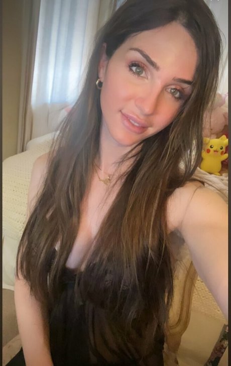 Sarah Hills onlyfans nude pics