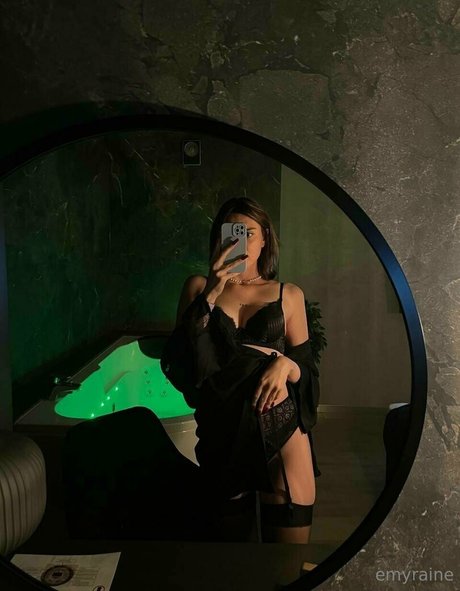 emyraine onlyfans leak nude