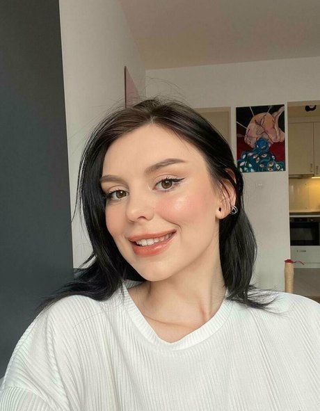 emyraine onlyfans pictures