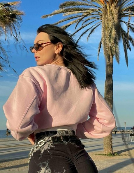 emyraine onlyfans sexy