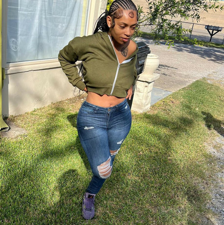 kiraaaaaaaaa__ onlyfans strip