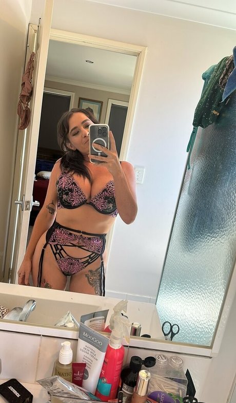 cecci west nude onlyfans leak