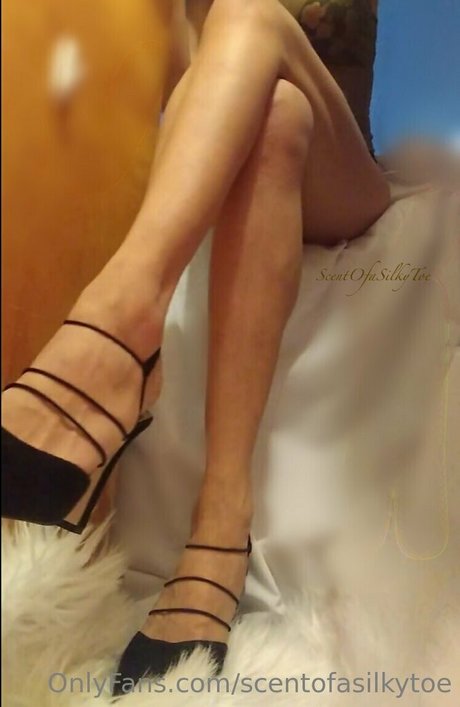 scentofasilkytoe only fans leak nude