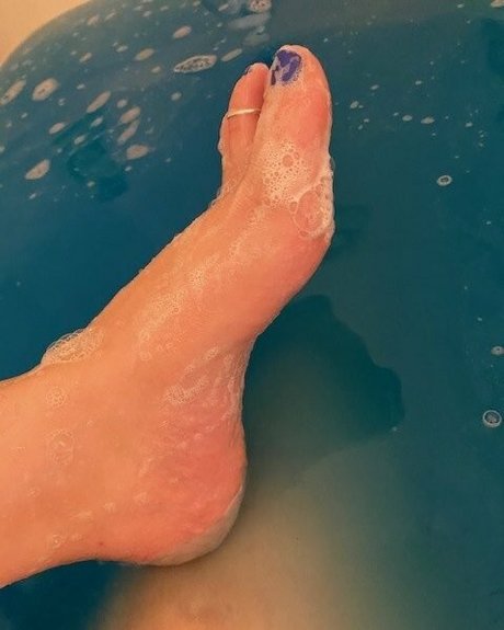 cutelittletattooedfeet naked onlyfans pics