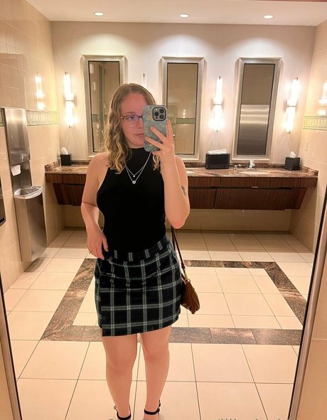 Lilly in bloom onlyfans leaks