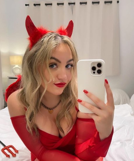 Leah Reuben nude leak onlyfans