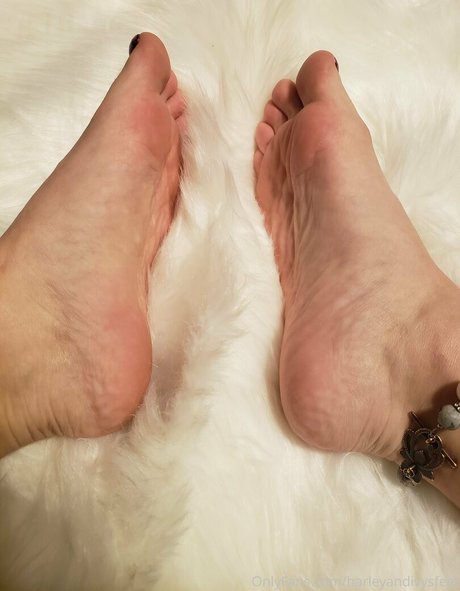 harleyandivysfeet nude on onlyfans