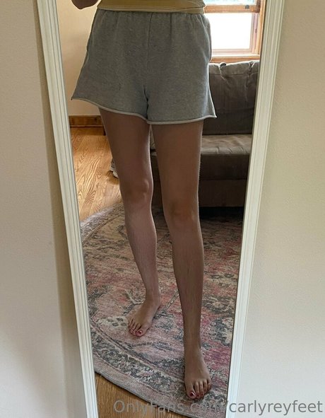 carlyreyfeet onlyfans naked