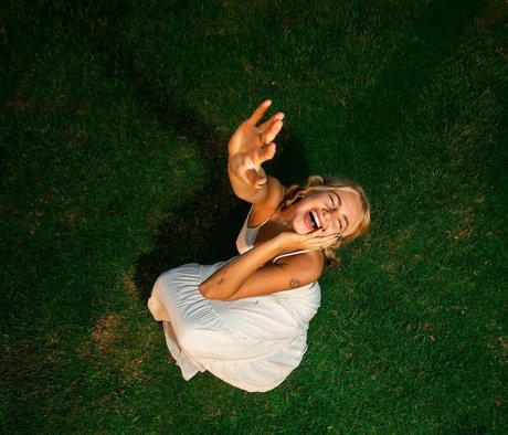 Claire Rosinkranz naked onlyfans leaks