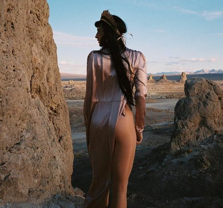 Lilith Czar onlyfans striptease