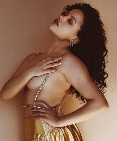 Sarah Jeffery onlyfans leaks porn