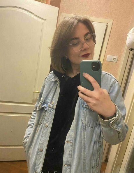 valiawixx only fans naked