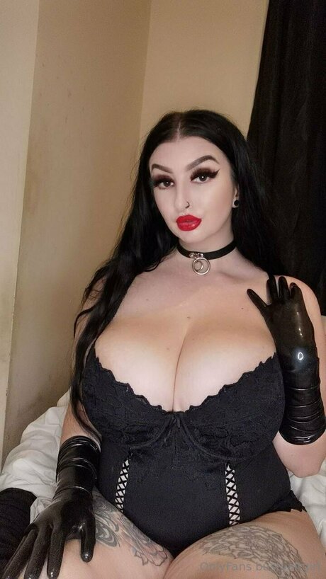 bustyaltgirl nude on onlyfans