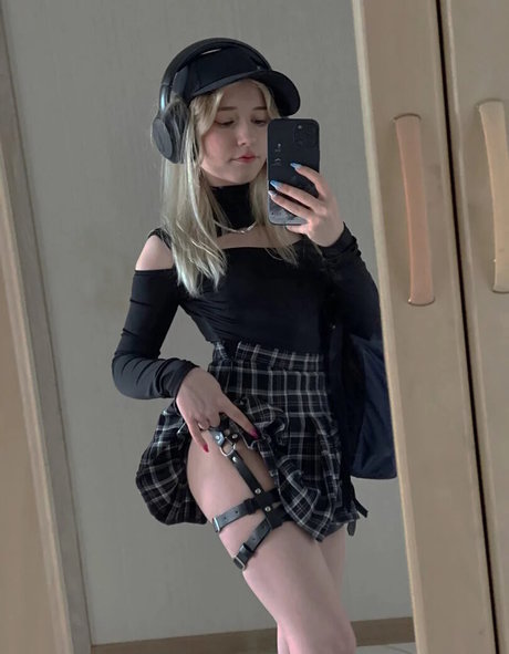 Arveni feet onlyfans