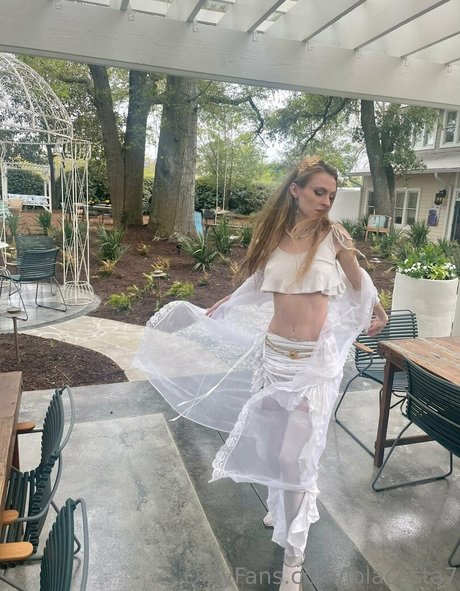 lola costa naked onlyfans