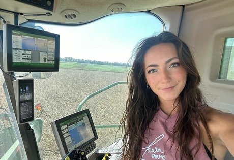 laura farms strip onlyfans