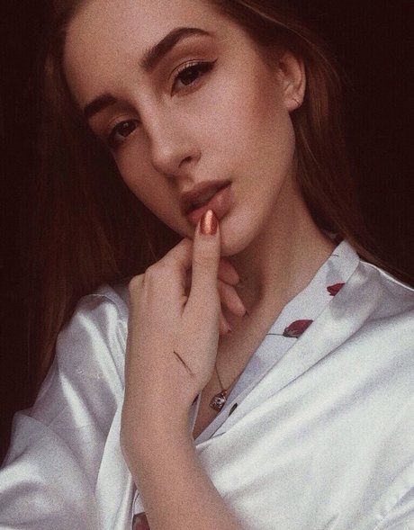 mia little witch new onlyfans