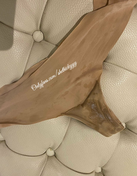 Shethickyyy is on onlyfans