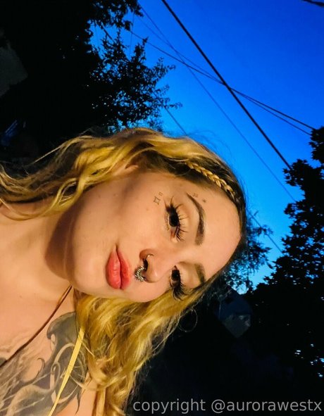 aurorawestx onlyfans star