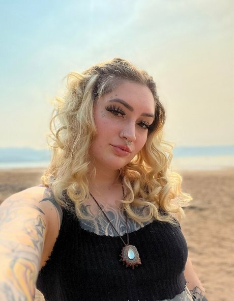 aurorawestx strip onlyfans