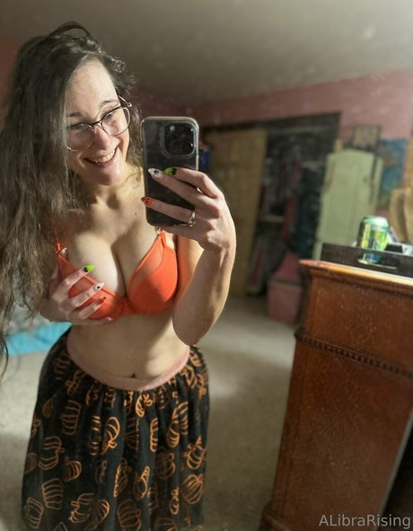 alibrarising Profile pic