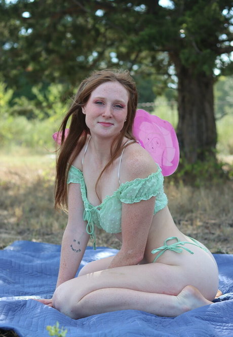 lil strawberry red tits onlyfans