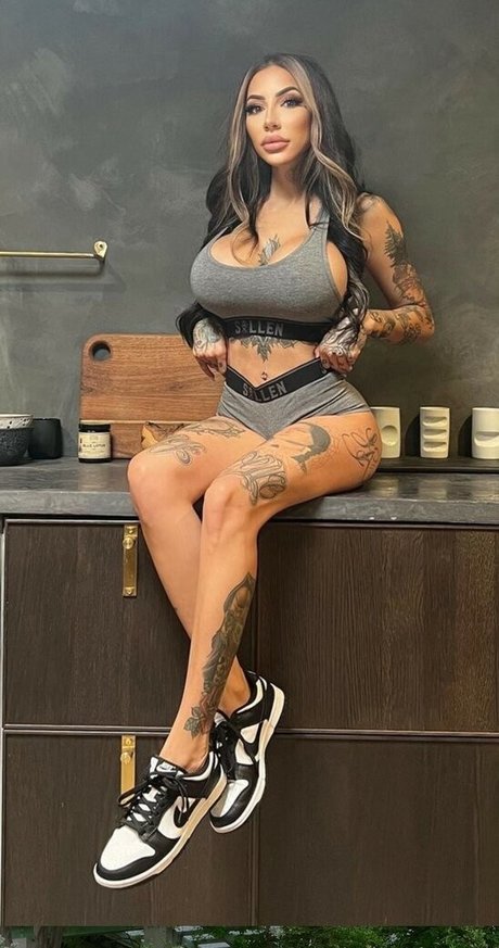 therosiemiller only fans nude