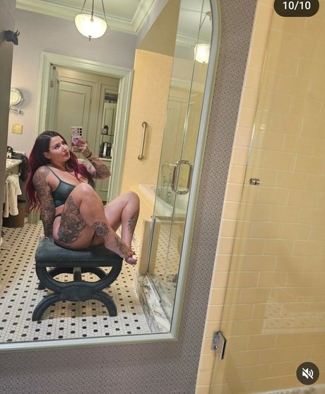 Caresse Simonaro onlyfans nude leak