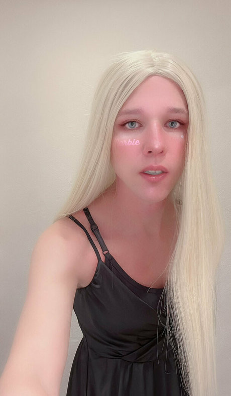 emiliaxsweden onlyfans leaked photos